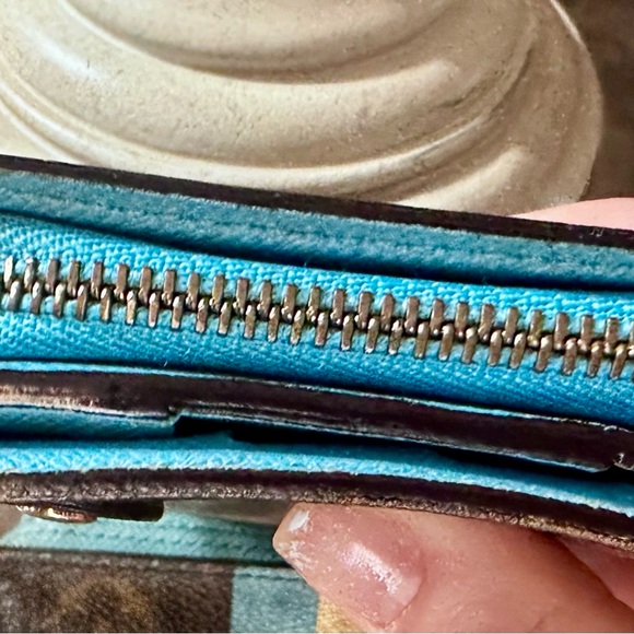 Louis Vuitton Compact Limited Edition Bell Boy Snap Zip Wallet - Picture 6 of 13